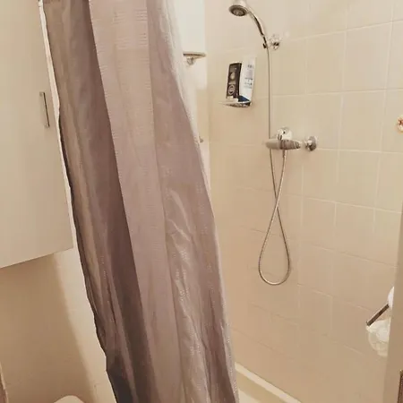 ホームステイ Chambre Chez Habitant Pres Aeroport - Palexpo - Onu De *